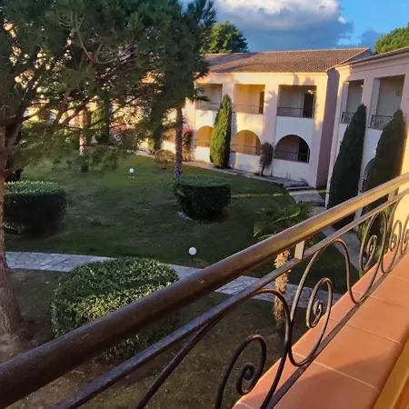 Bord De En Corse Avec 2 Piscines 100 Metres De La Linguizzetta