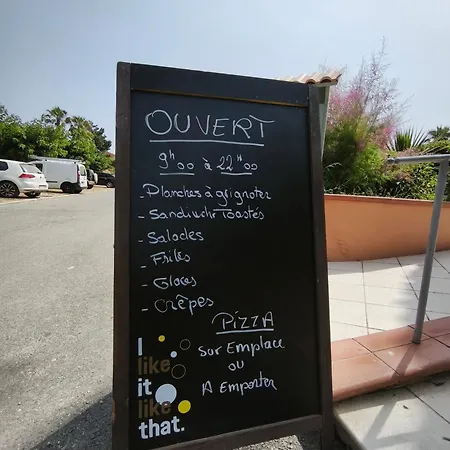 Bord De En Corse Avec 2 Piscines 100 Metres De La *
