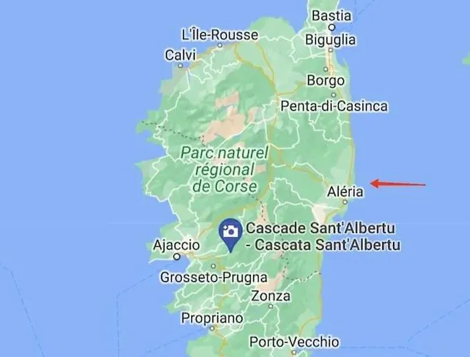 Bord De En Corse Avec 2 Piscines 100 Metres De La *