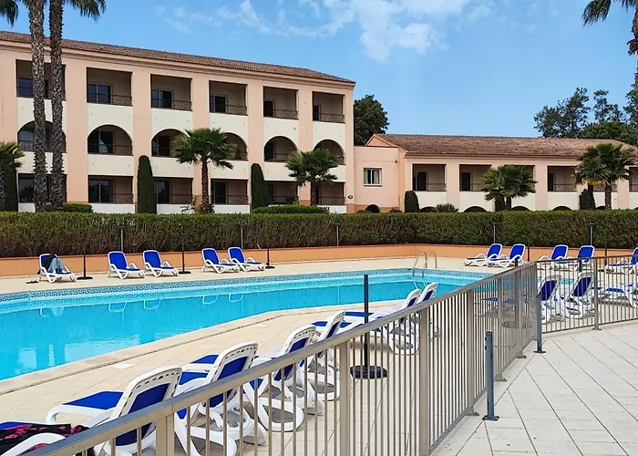 Bord De En Corse Avec 2 Piscines 100 Metres De La