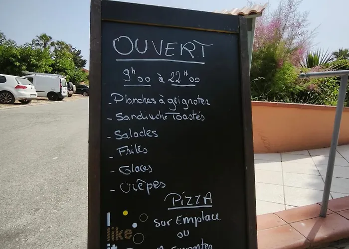 Bord De En Corse Avec 2 Piscines 100 Metres De La *